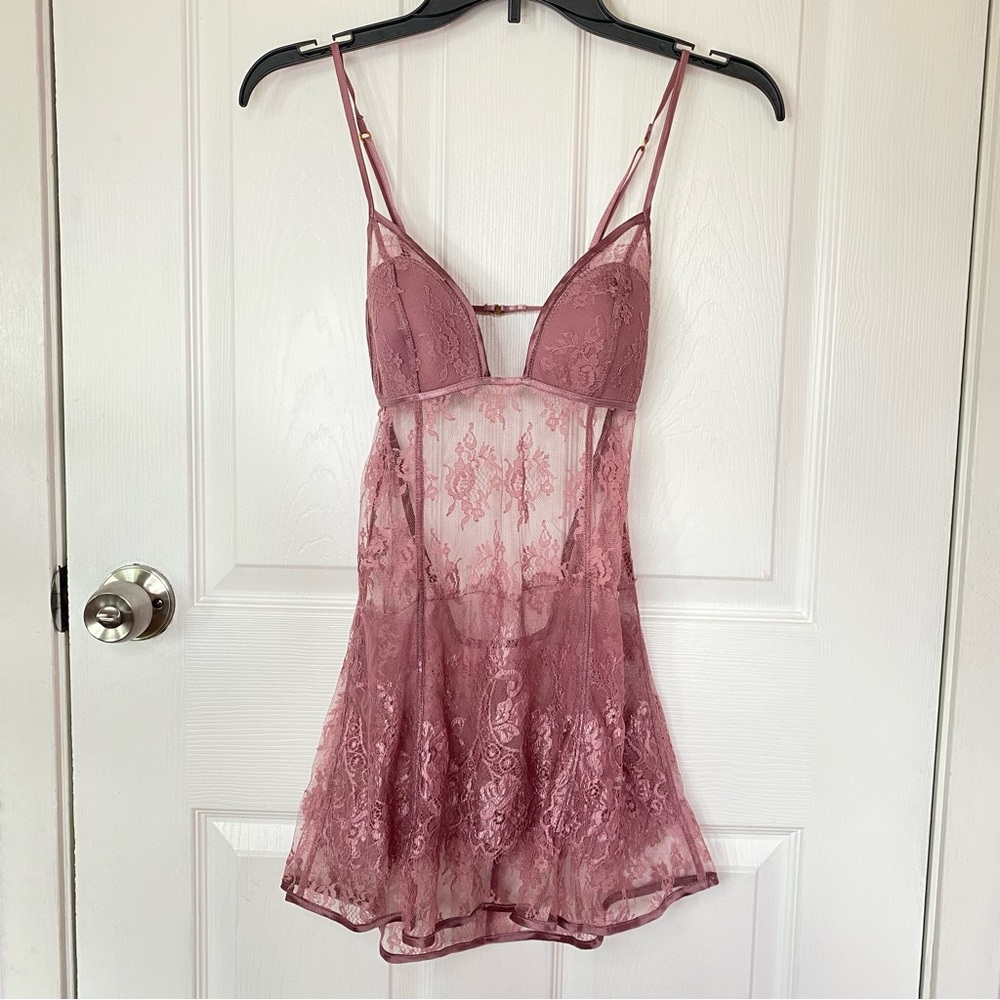 Victoria’s Secret 2006 Y2K Very Sexy Pink Lace Plunge Back Slip size small
